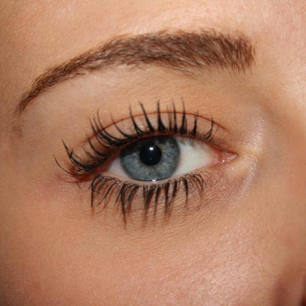 Tips fáciles para maquillar los ojos caídos y lograr una mirada más grande 3