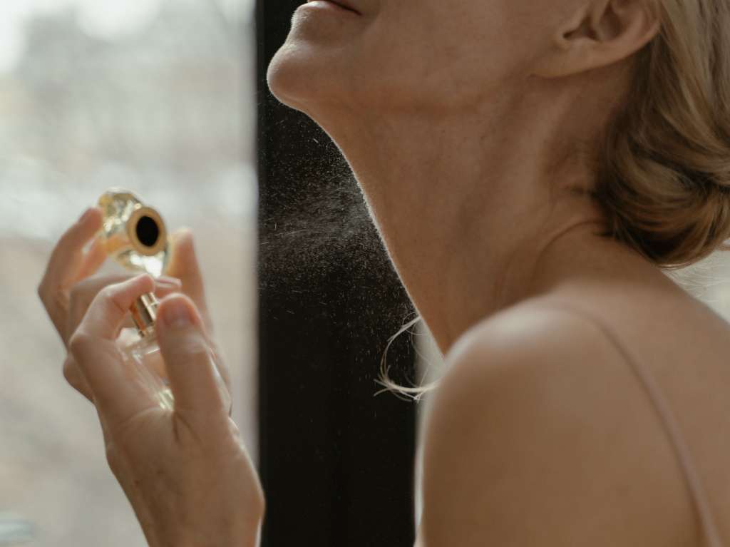Perfumes de verano que debes usar para conquistar a tu summer love