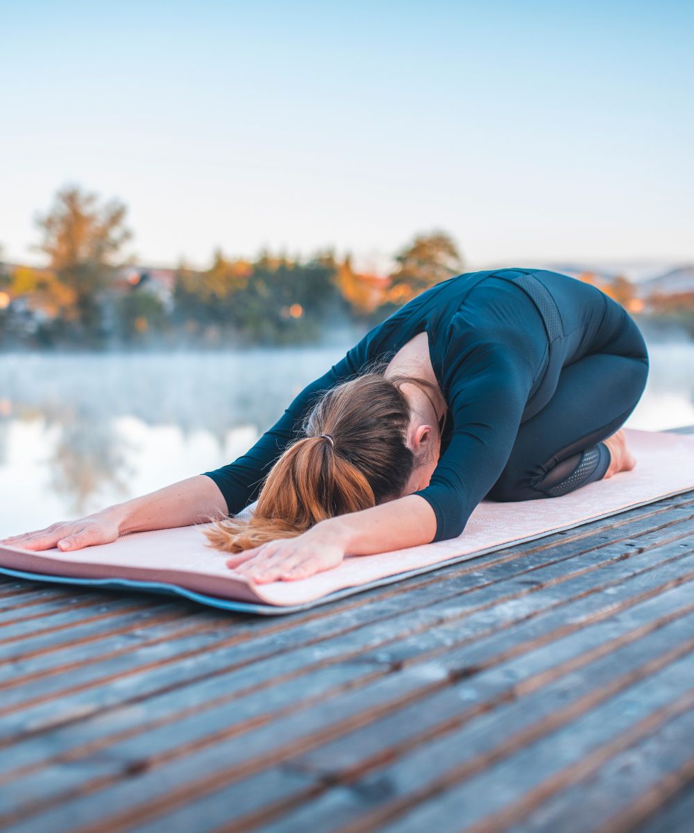 postura de yoga posición del niño 