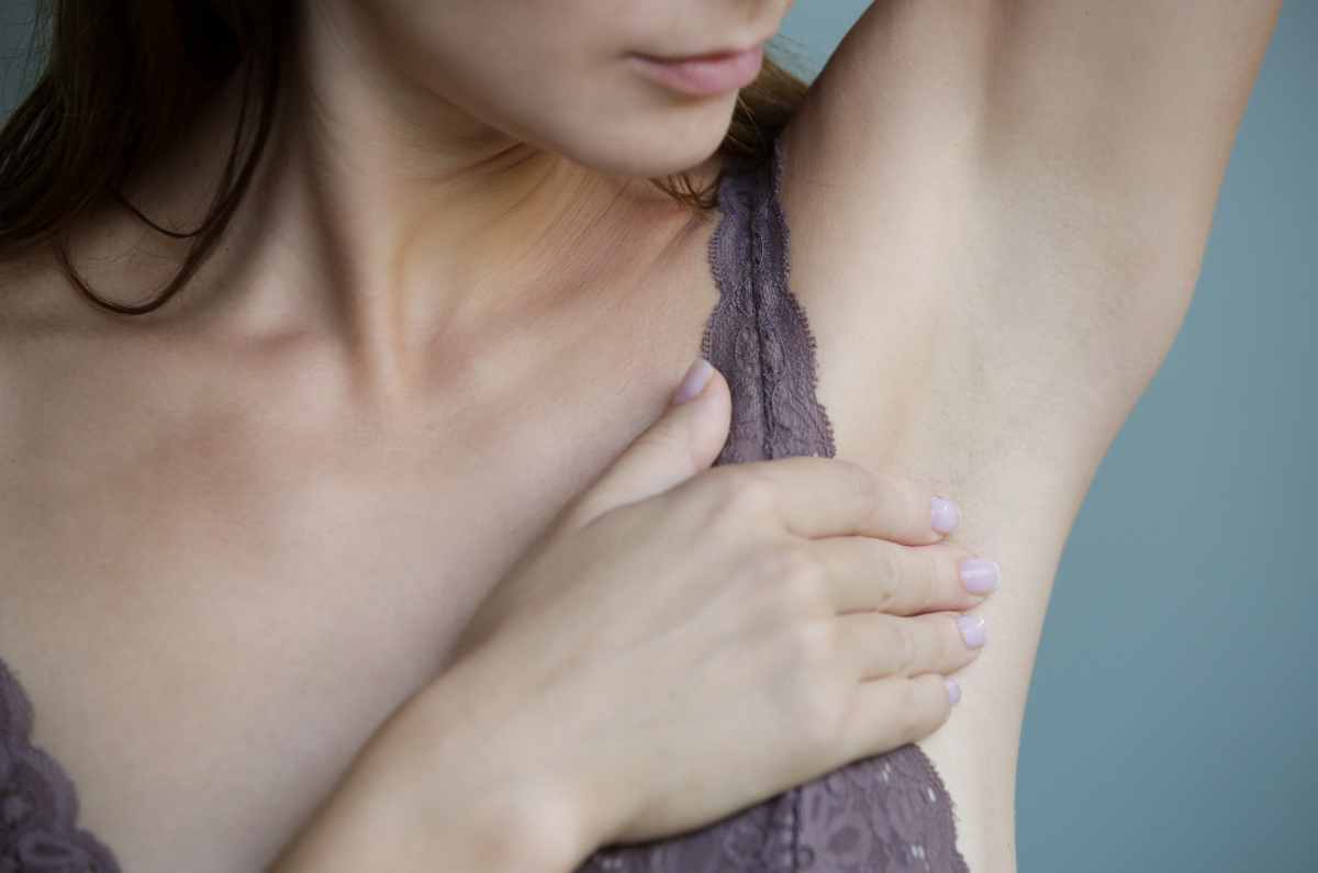 Top desodorantes que aclaran las axilas (ideales para pieles sensibles)