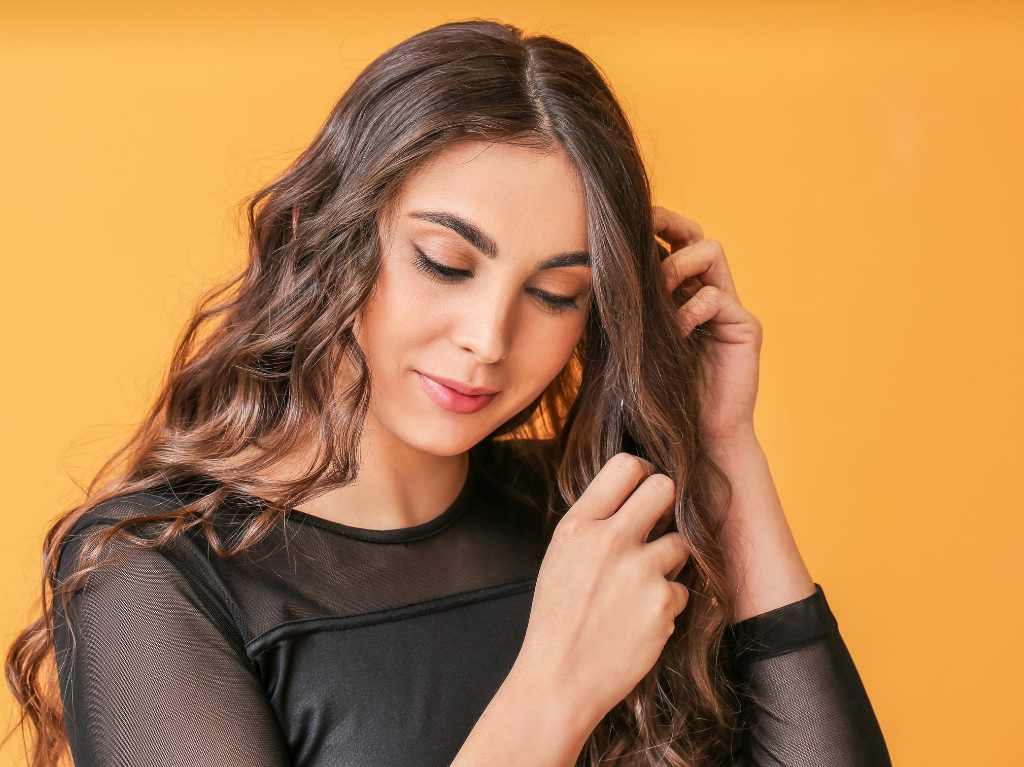 5 ideas de peinado con ondas sueltas fáciles que te harán ver elegante