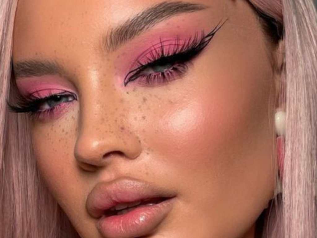 Maquillajes inspirados en Barbie ideales para pieles morenas