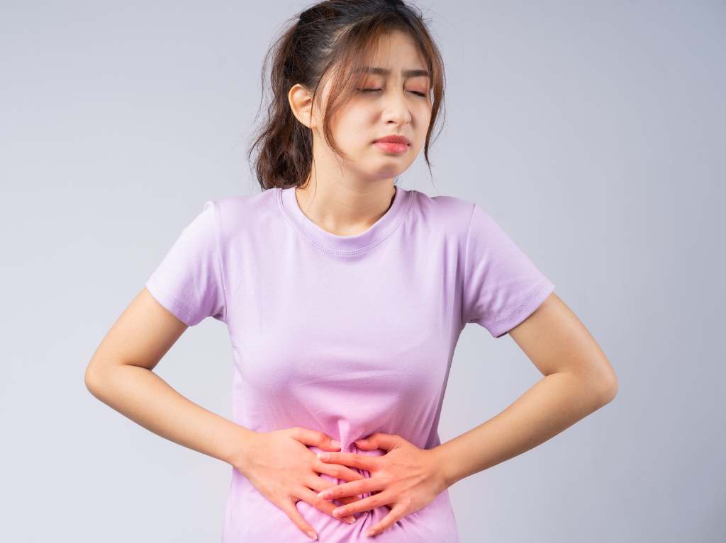 ¡Cuidar tu salud digestiva! Estos son los síntomas de colitis en mujeres
