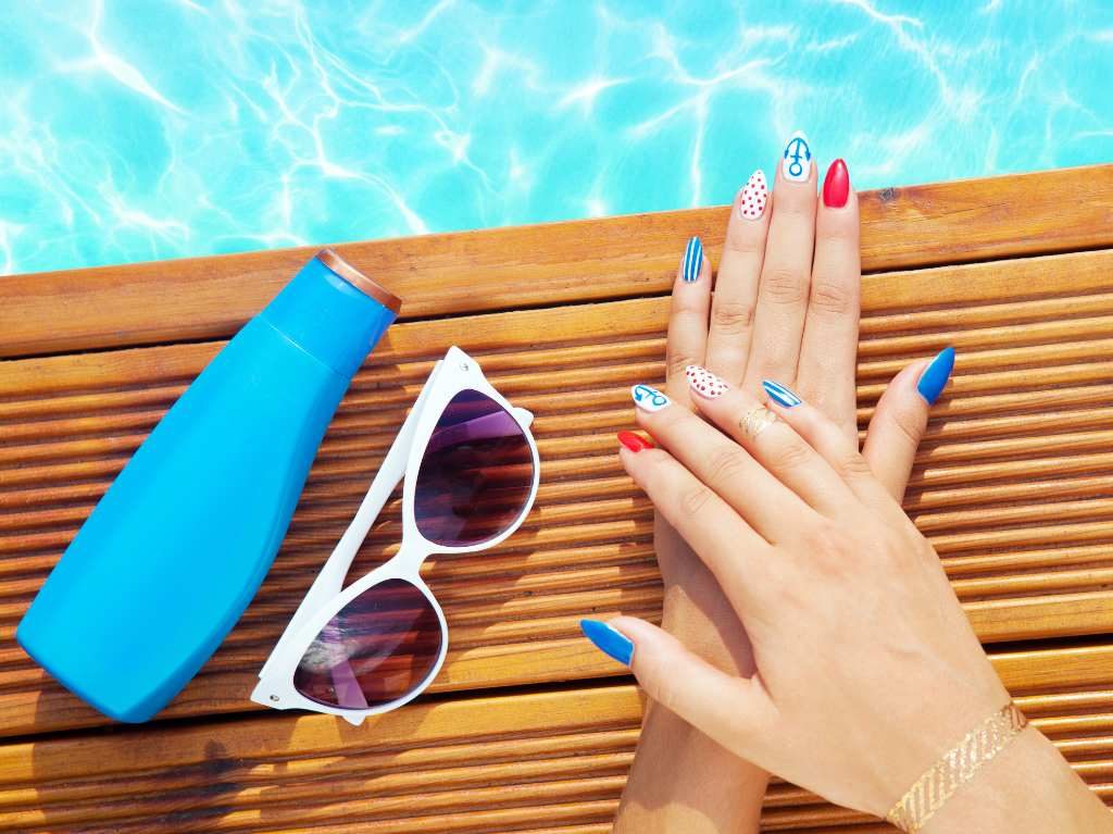 diseños de uñas de verano para lucir en la playa