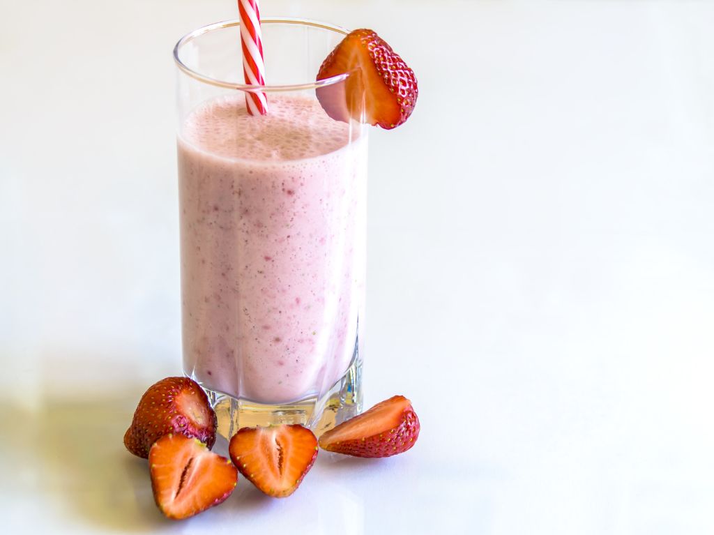 licuado de avena y frutos tojos 