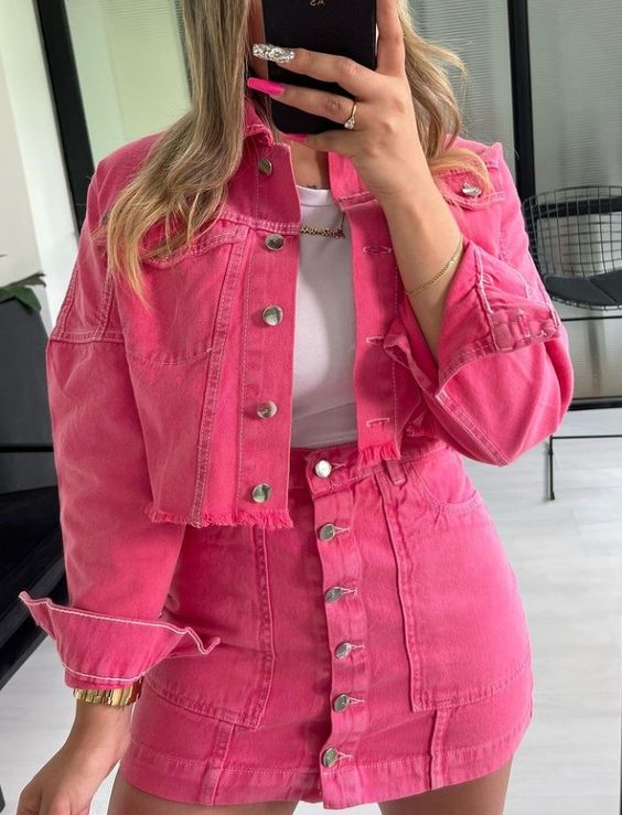 outfit completo rosa con falda 