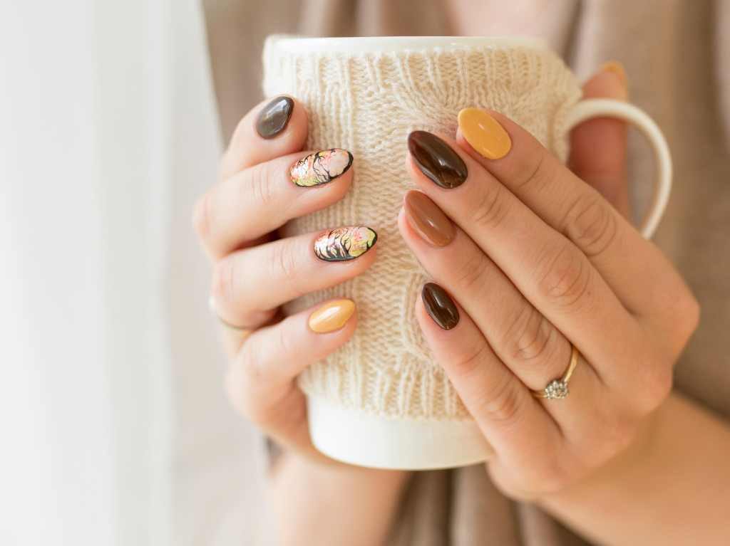 5 diseños de uñas de otoño que debes lucir este año