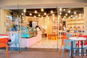 Creysi Bakery, el nuevo spot para mamás con tienda de ropa, cafetería y mini ludoteca