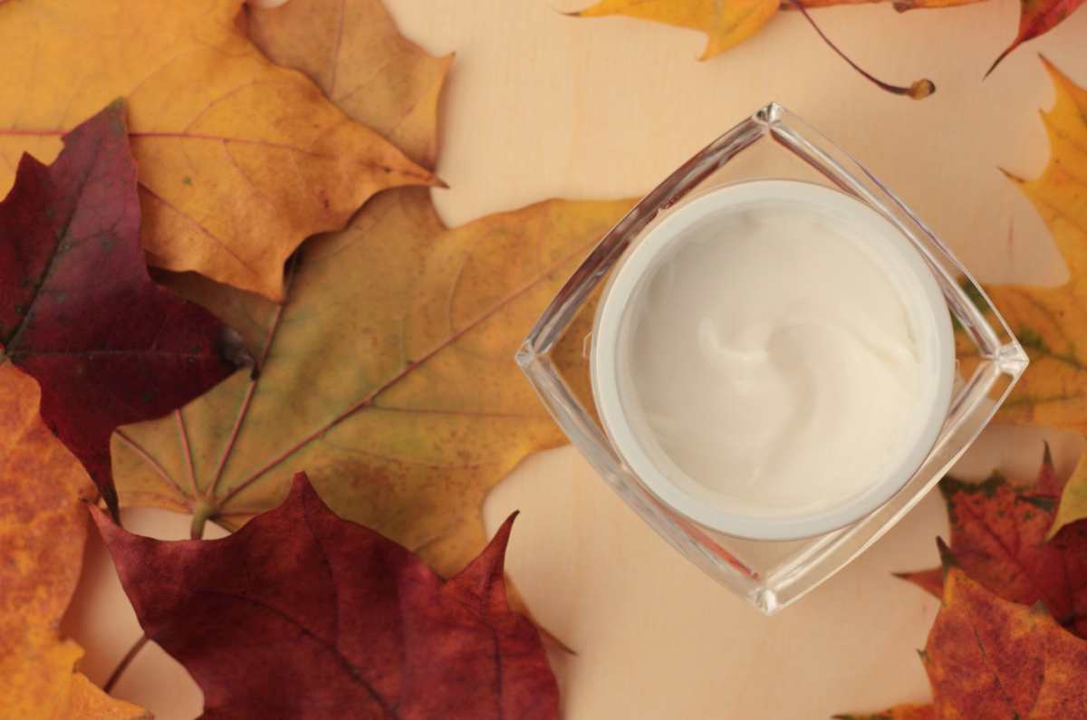 Rutina de skincare para mantener una piel hidratada en otoño + trivia