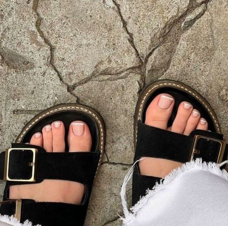Pedicure francés. Foto: Pinterest