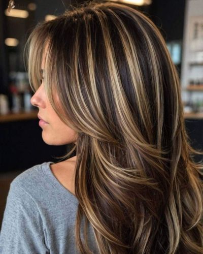 Cabello oscuro con rayitos color miel