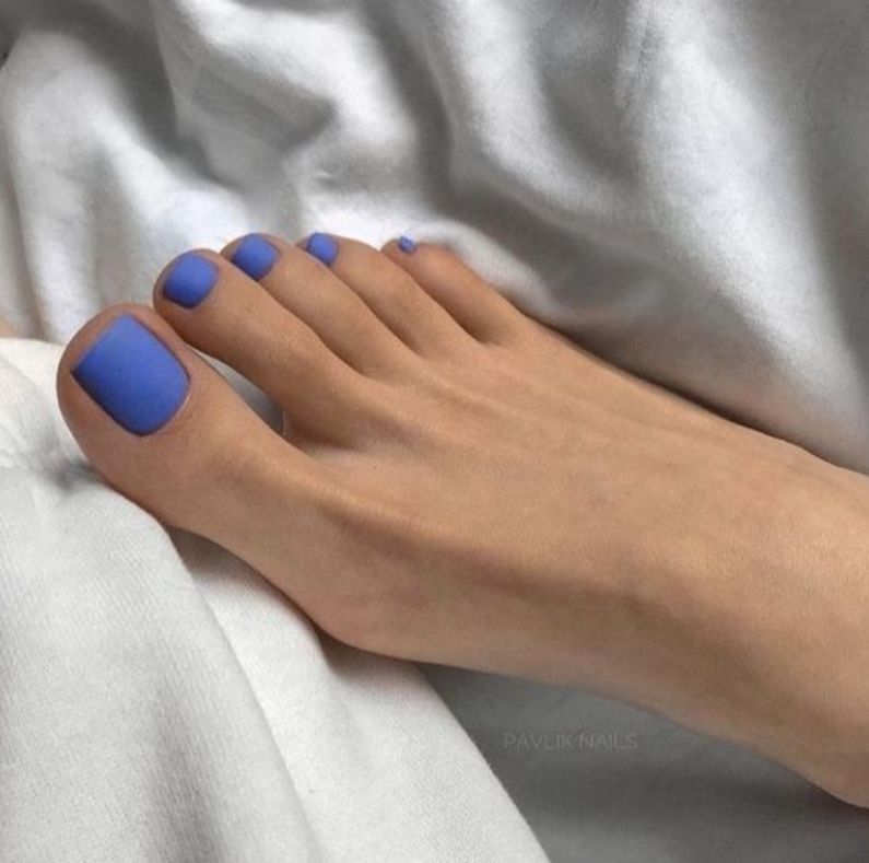 Pedicura mate azul. Foto: Pinterest