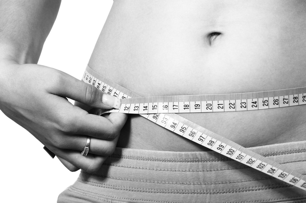 Cómo eliminar el vientre bajo abultado: ejercicios, alimentación y rutinas