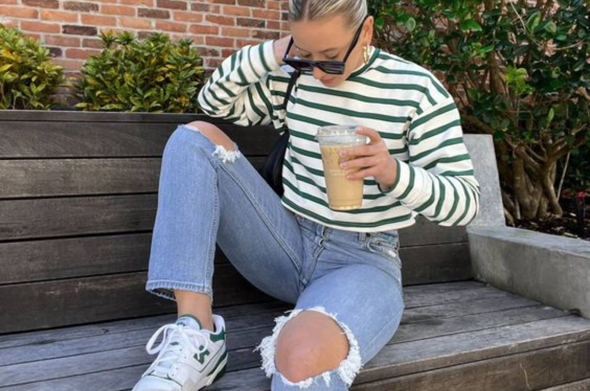 5 outfits de otoño para combinar con tenis blancos