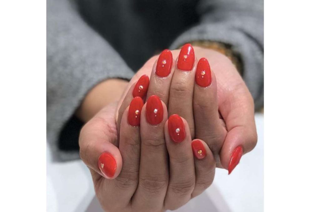 uñas rojas navideñas