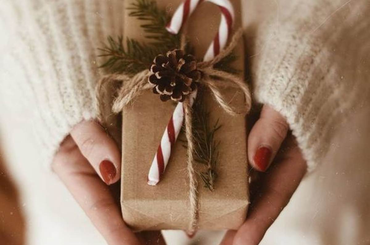 Cómo ahorrar en tus regalos de intercambio esta Navidad