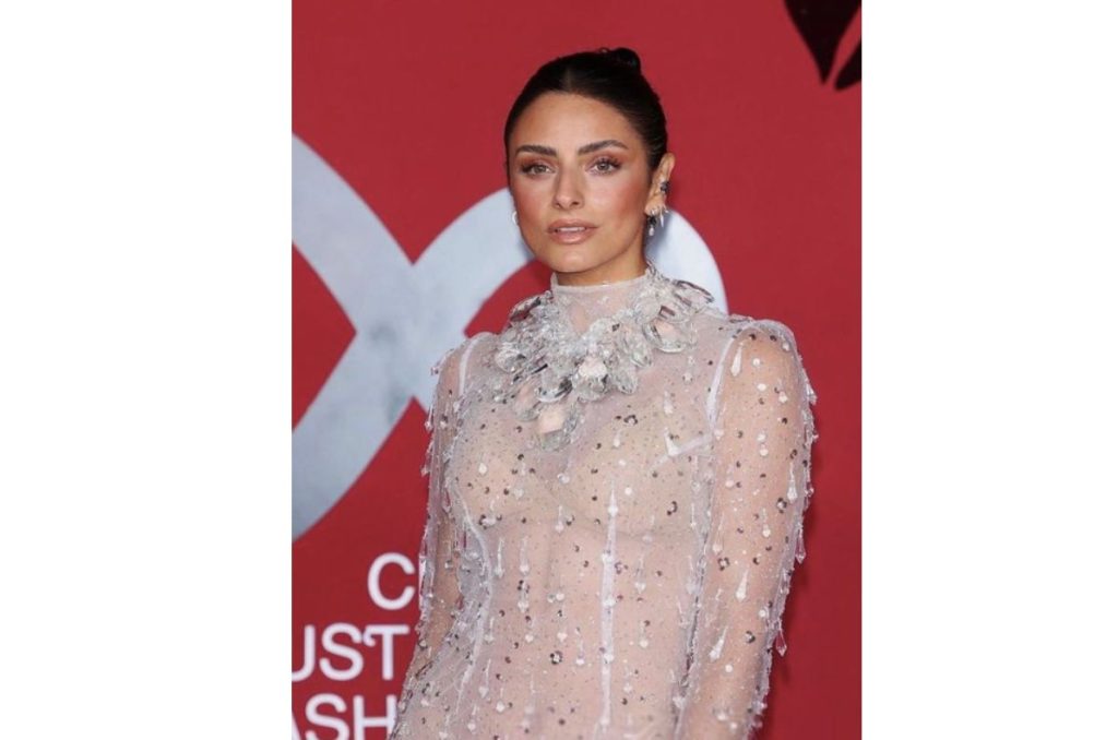 El espectacular vestido transparente de Aislinn Derbez que queremos usar en Año Nuevo 0