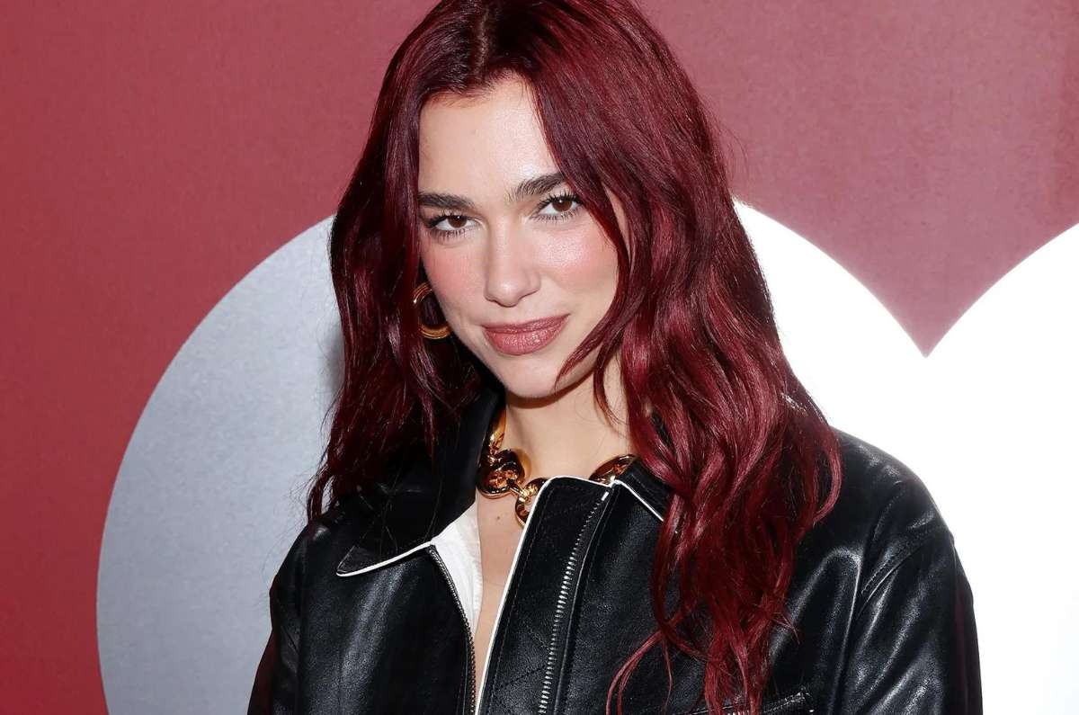 Cómo conseguir el cabello rojo de Dua Lipa con tinte de caja