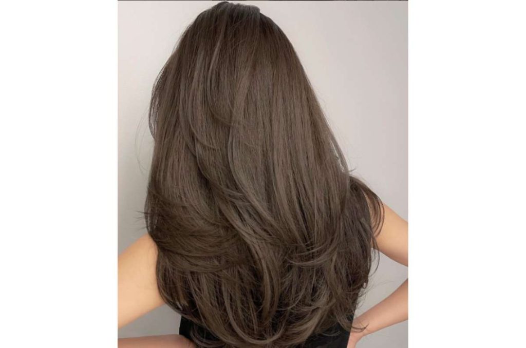 capas en cabello lacio volumen