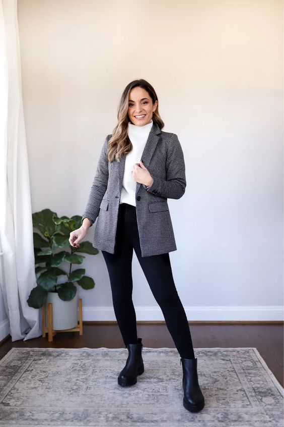 Outfits con leggings negros para verte más arreglada en el trabajo en invierno 0