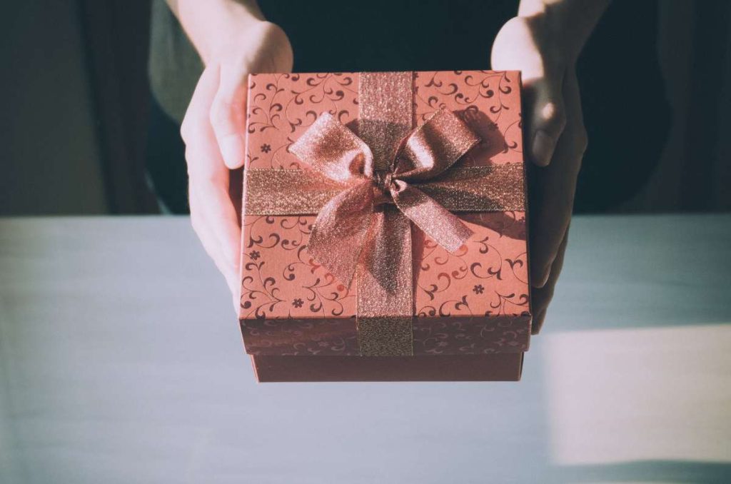 10 ideas originales para hacer cestas de regalos - Mujer de 10: Guía real  para la mujer actual. Entérate ya.