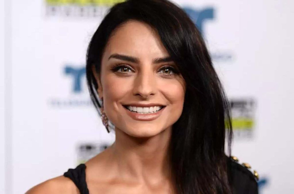 aislinn derbez blazer beige