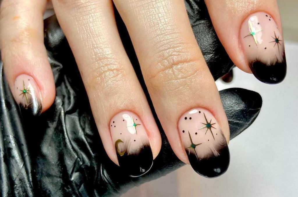 10 diseños de uñas minimalistas negras para verte classy 9