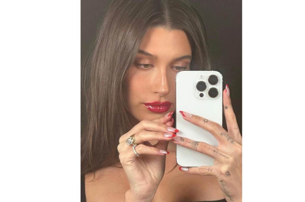 Copia el lip combo de Hailey Bieber con estos tips fáciles 4