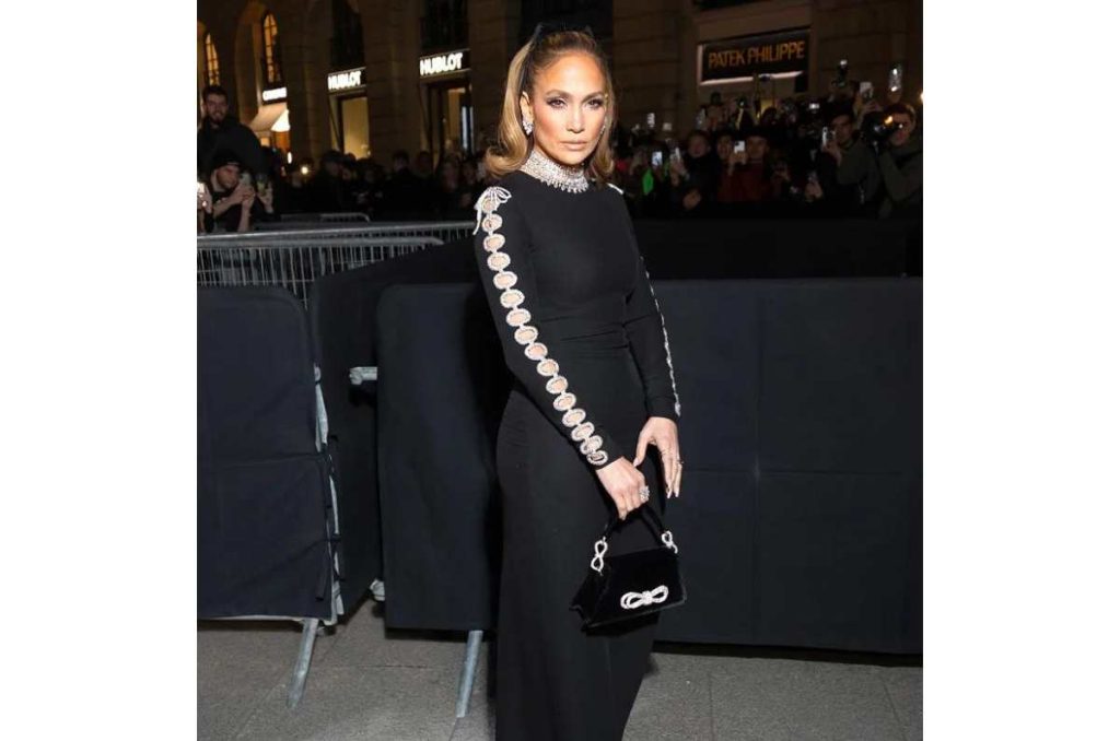 Jennifer Lopez muestra cómo usar la moda coquette a los 50+ 3