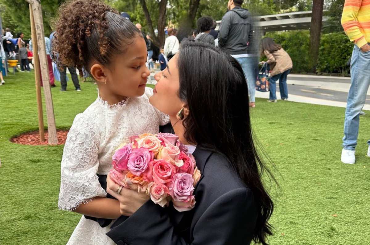 Kylie Jenner y Stormi lucen outfit idéntico al estilo “mamá e hija”