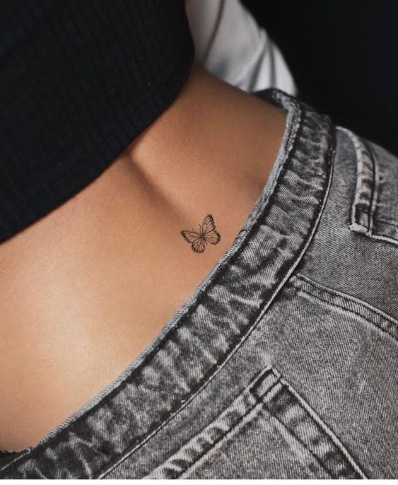 Tatuajes de mariposas pequeñas con un gran significado 9