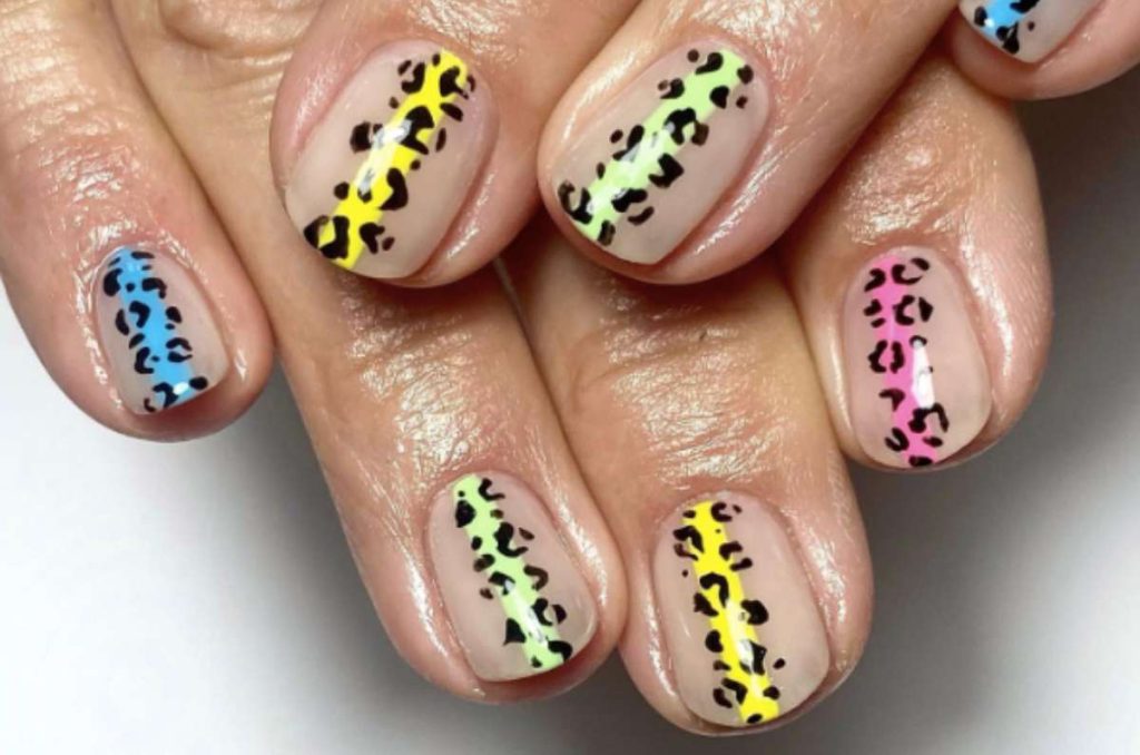 animal print en uñas