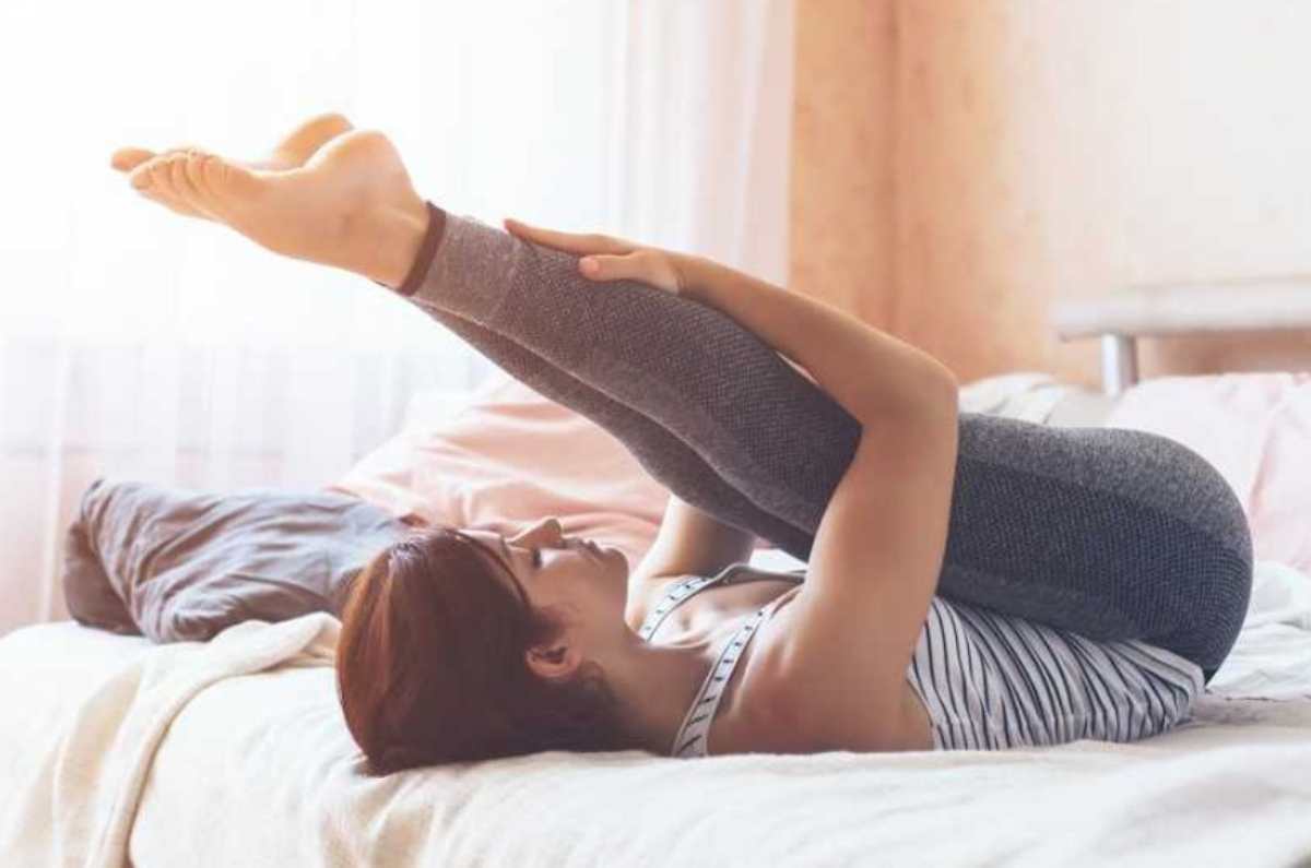 Ejercicios que puedes hacer en tu cama para lograr un abdomen plano