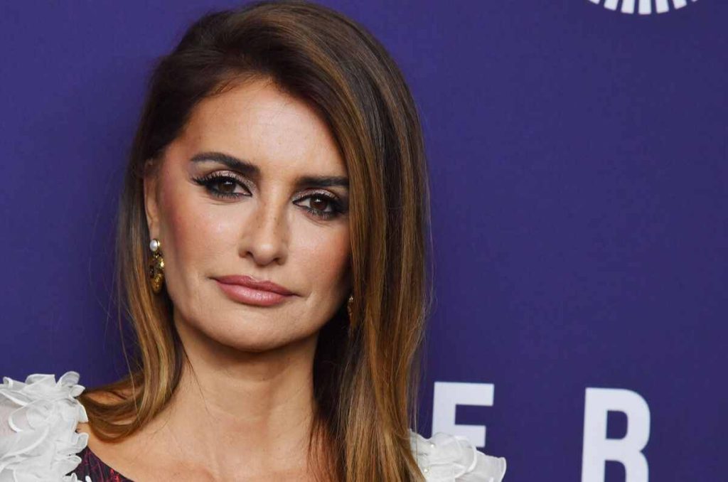 Penélope Cruz luce las mechas ideales para rejuvenecer el rostro a los 40 2