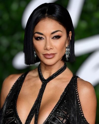 Resalta tu piel morena con el cabello negro