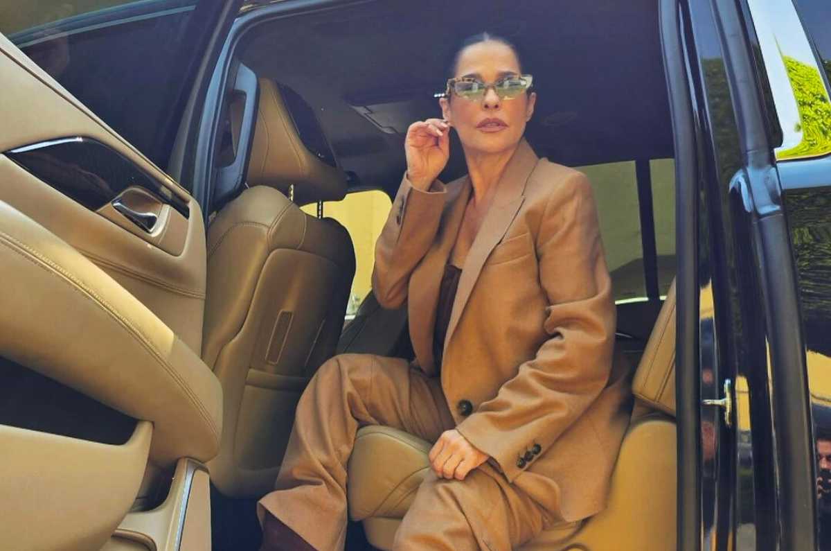 El clásico outfit en beige de Martha Debayle que a todas nos hace lucir elegantes