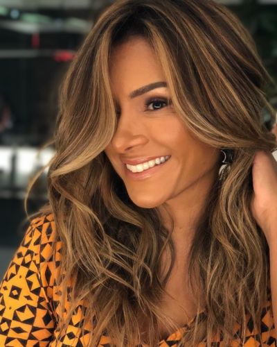 Mechas o reflejos en cabello oscuro