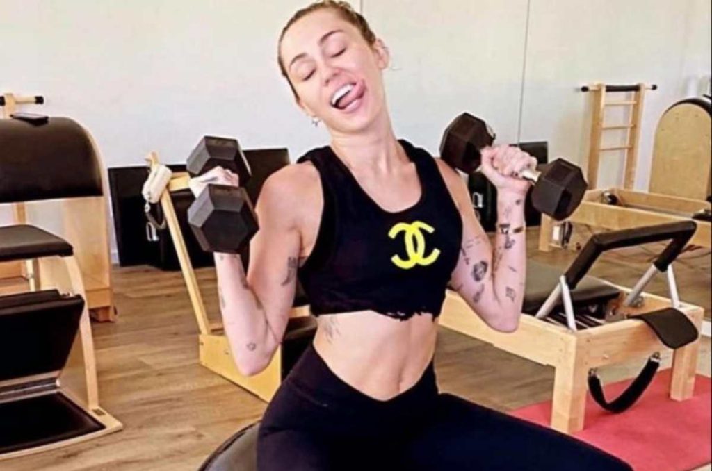 El ejercicio favorito de Miley Cyrus para tener unos brazos tonificados 2