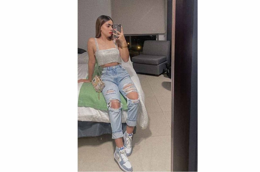 Outfits con tenis para salir de fiesta sin verte informal 2