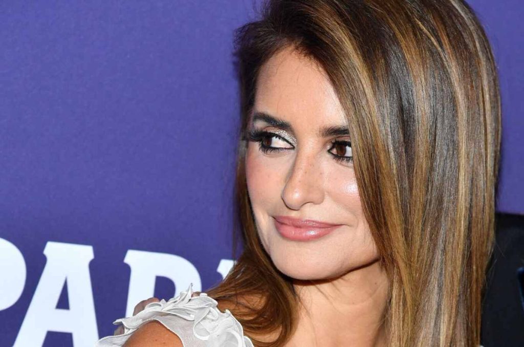 Penélope Cruz luce las mechas ideales para rejuvenecer el rostro a los 40 0