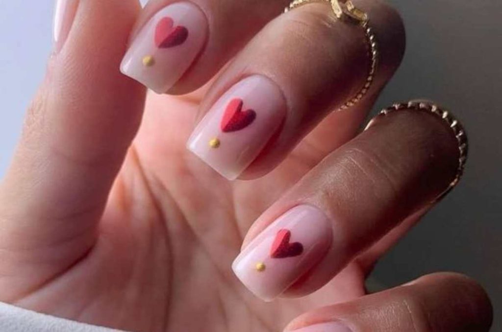 Diseños de uñas cortas ideales para San Valentín 2