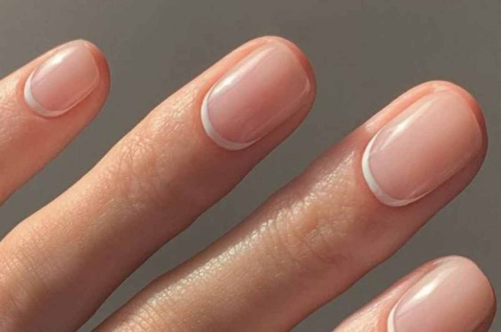 Uñas efecto francés invertido Diseños de uñas 2026