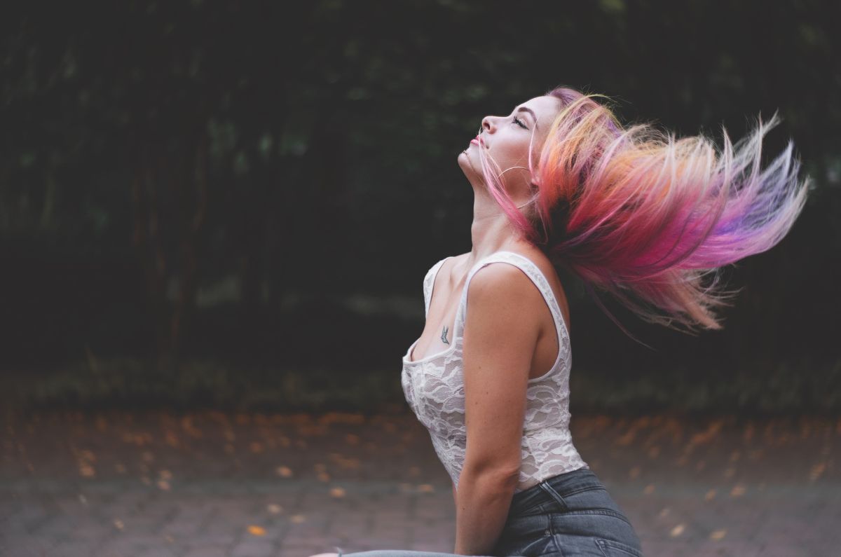 La guía completa para mantener el cabello teñido de colores fantasía