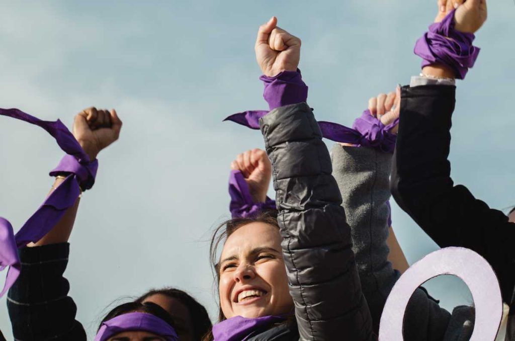 8M: ¿Qué significa el color morado y por qué es un símbolo de empoderamiento femenino? 0