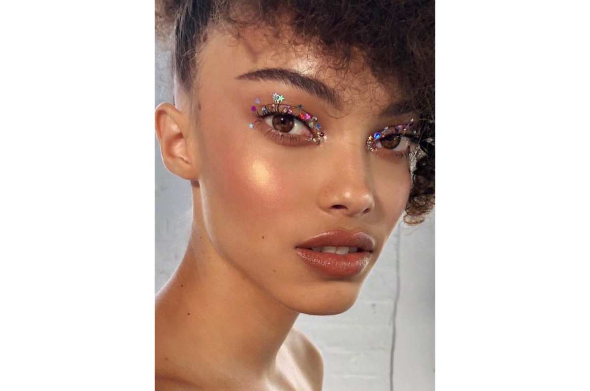 3 formas de usar glitter en tu maquillaje para fiestas decembrinas