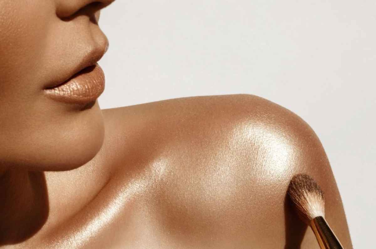 Polvo de hadas: la tendencia de los 2000 que hará brillar tu piel