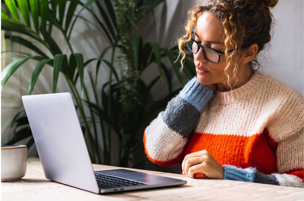 Consigue una buena postura al trabajar en 7 pasos