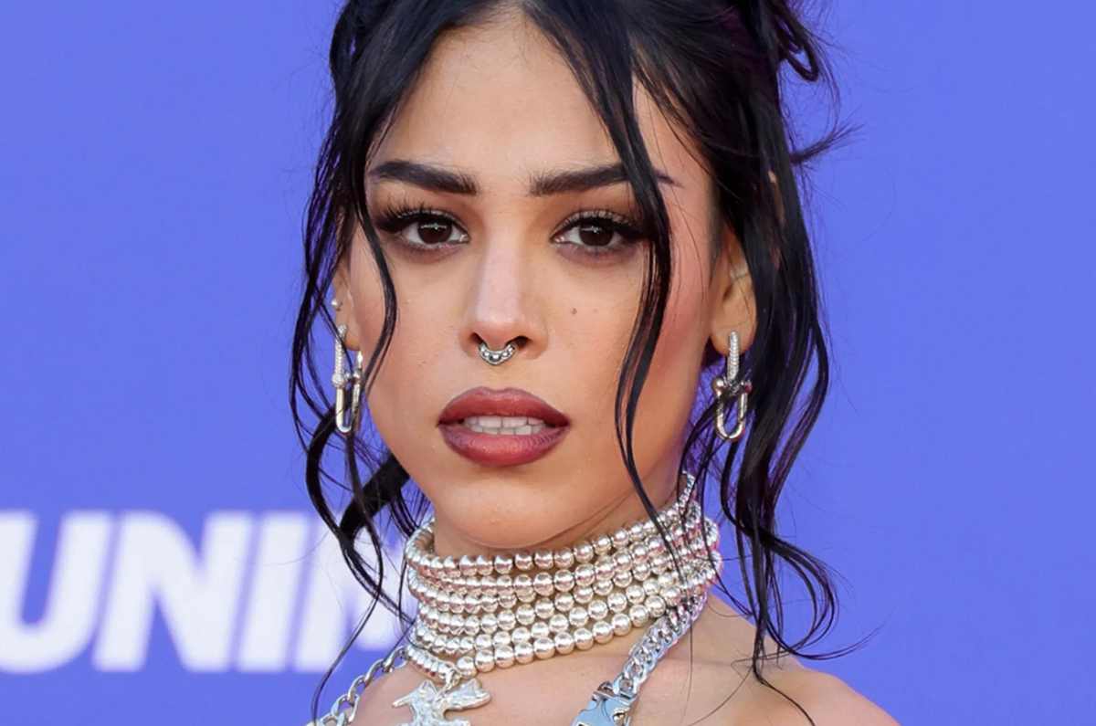 El ‘truco del sandwich’ que usa Danna Paola para fijar la base de maquillaje
