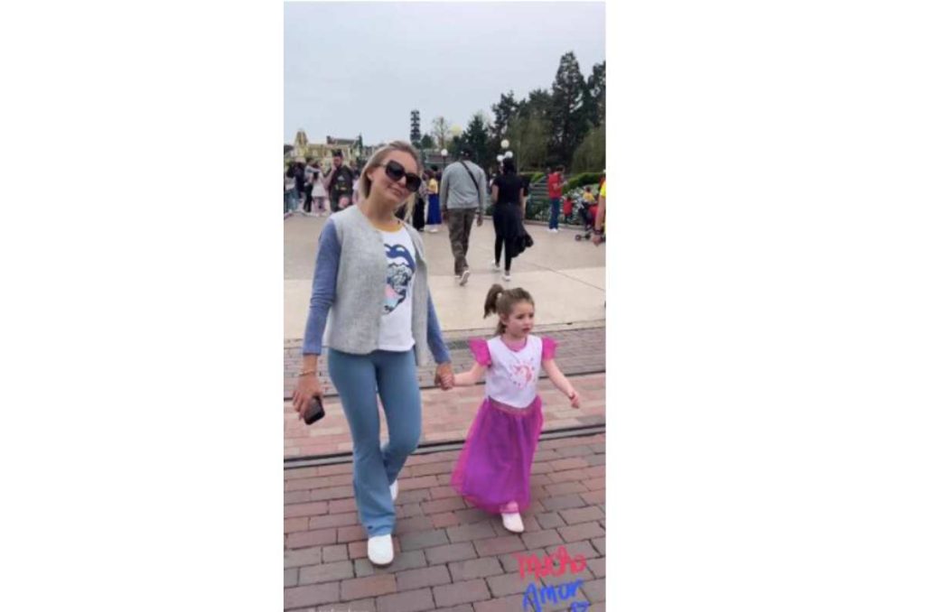 Sobrina de Angelique Boyer es su pequeño clon 1