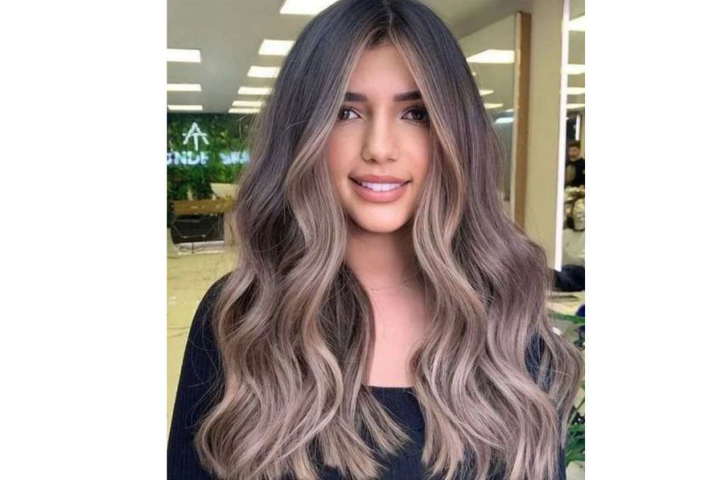 Balayage Beige: el tono de cabello que le va bien a las morenas 0